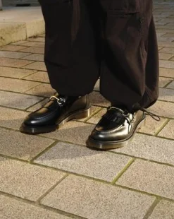 Adrian Snaffle Smooth-läderloafers med tofs in Svart