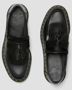 Adrian Yellow Stitch Smooth läderloafers med tofs in Svart