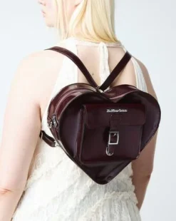 HJÄRTFORMAD VÄSKA I VEGANSKT LÄDER in Cherry Red