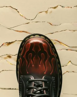 1460 Inferno snörkängor i läder in Cherry Red
