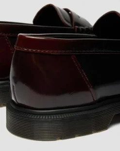 Mayfare-loafers i Rub Off-läder in Cherry Red