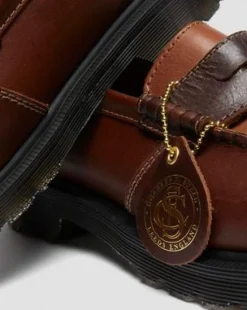 Penton klassiska loafers i kalvläder in Brun