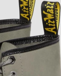 1460 snörkängor i Milled Nubuck-läder in Nickel Grey